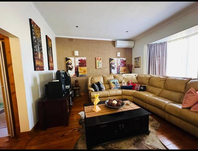 3 BEDROOM HOUSE FOR SALE IN KENSINGTON